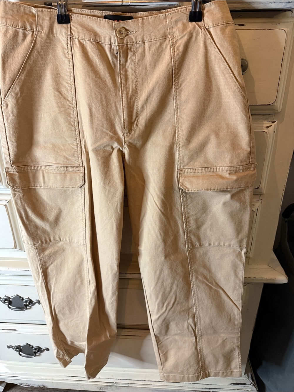 Bass Outdoor Women’s Khaki Cargo Capri Pants